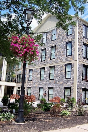 Gallery - Niagara Crossing Hotel & Spa