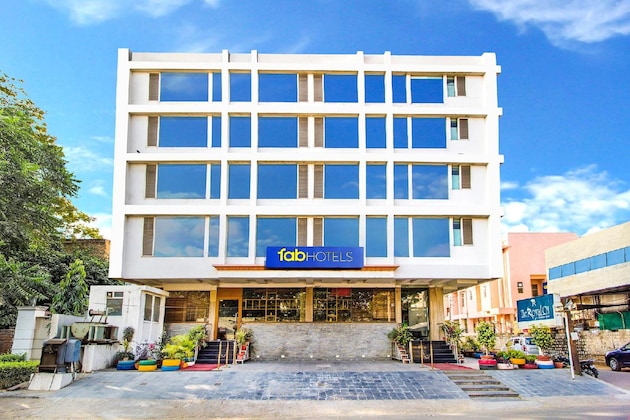 Gallery - Fabhotel Royal Cm