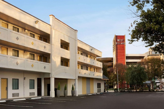 Gallery - Hotel Bo, A Days Inn By Wyndham Chattanooga Downtown