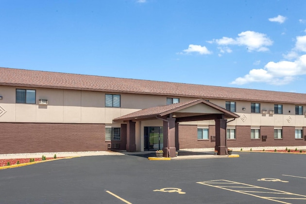 Gallery - Baymont By Wyndham Oshkosh Airport