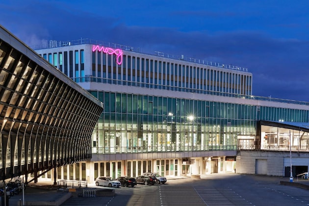 Gallery - Moxy Lyon Airport