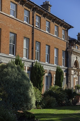 Gallery - Oatlands Park