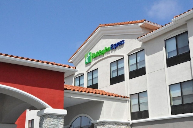 Gallery - Holiday Inn Express & Suites Lake Forest By Ihg