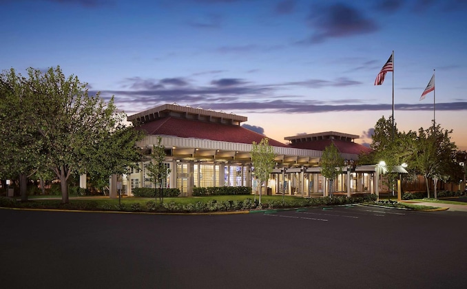 Gallery - Hilton Oakland Airport