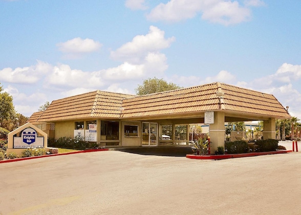Gallery - Knights Inn Palmdale Lancaster Area