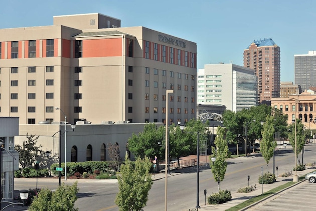 Gallery - Embassy Suites Hotel Des Moines Downtown