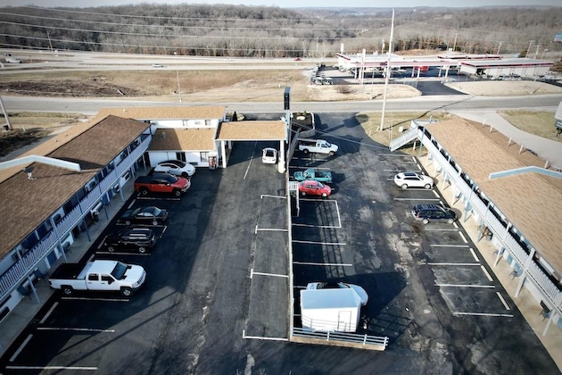 Gallery - Ozark Inn & Suites