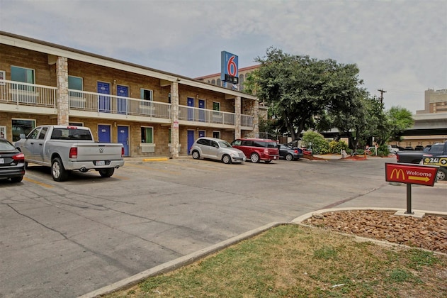 Gallery - Motel 6 San Antonio Downtown - Market Square