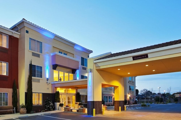 Gallery - Holiday Inn Express Hotel & Suites Berkeley By Ihg