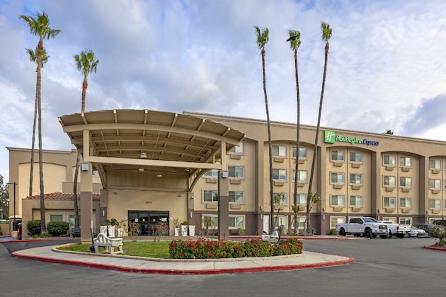 Gallery - Holiday Inn Express Colton-Riverside North, An Ihg Hotel