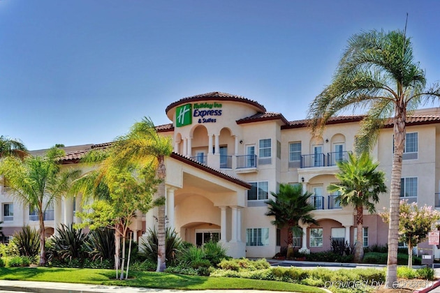 Gallery - Holiday Inn Express and Suites Corona