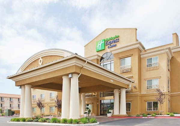 Gallery - Holiday Inn Express & Suites Salinas By Ihg