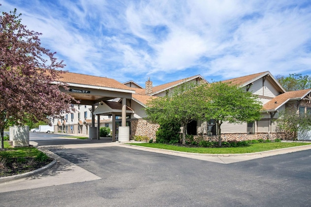 Gallery - White Pine Inn & Suites