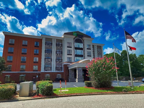 Gallery - Holiday Inn Express & Suites Wilson-Downtown By Ihg