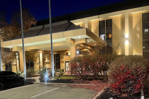 Gallery - Days Inn By Wyndham Englewood Dayton Airport