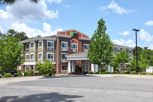Gallery - Holiday Inn Express Hotel & Suites Southern Pines By Ihg