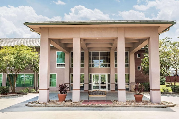 Gallery - Ramada By Wyndham Luling