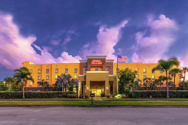 Gallery - Hampton Inn & Suites Ft. Pierce