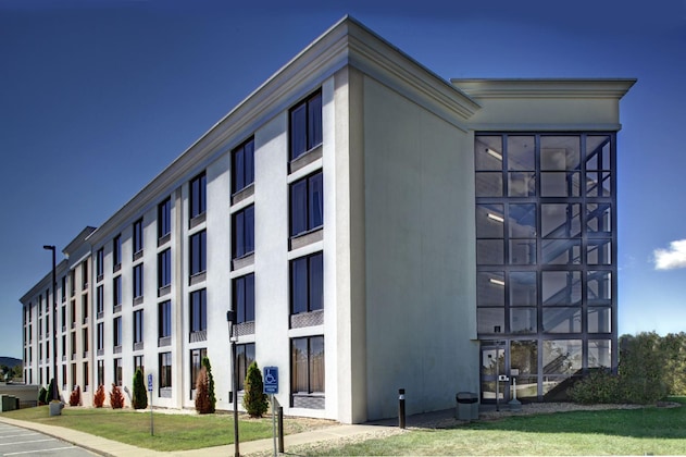 Gallery - Holiday Inn Staunton Conference Center, An Ihg Hotel