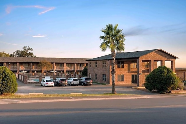 Gallery - Super 8 By Wyndham Universal City