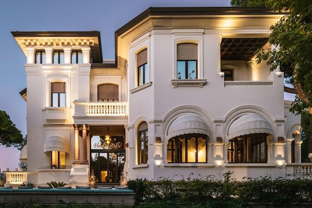 Gallery - Hotel De La Ville