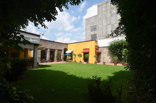 Gallery - Howard Johnson By Wyndham Morelia Calle Real