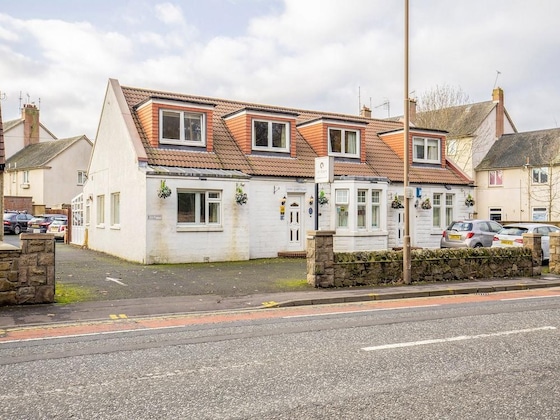 Gallery - Oyo Arden Guest House, Craigmillar Castle Edinburgh