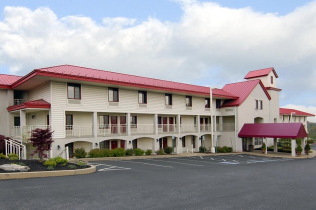 Gallery - Red Roof Inn Lancaster