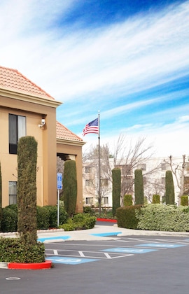 Gallery - Hampton Inn Livermore