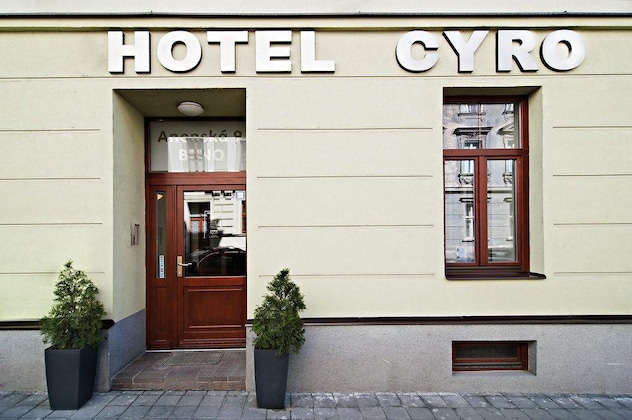 Gallery - Cyro