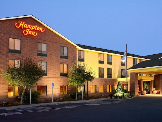 Gallery - Hampton Inn Medford