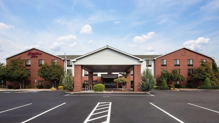 Gallery - Hampton Inn Medford