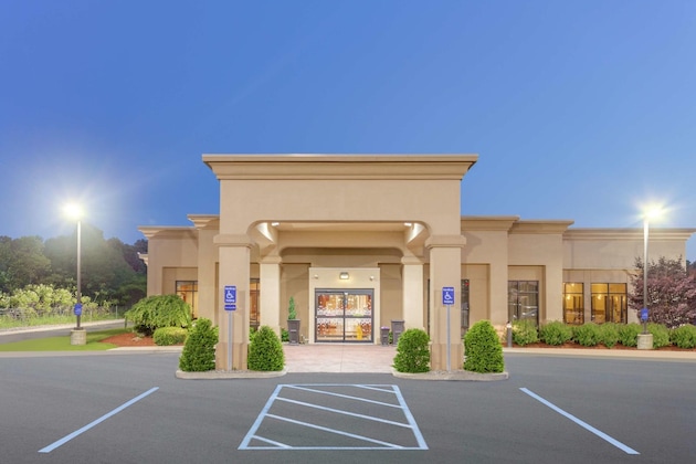 Gallery - Hampton Inn Auburn