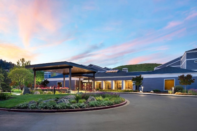 Gallery - Courtyard San Francisco Larkspur Landing Marin County