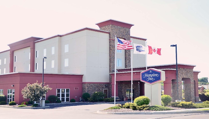 Gallery - Hampton Inn Watertown