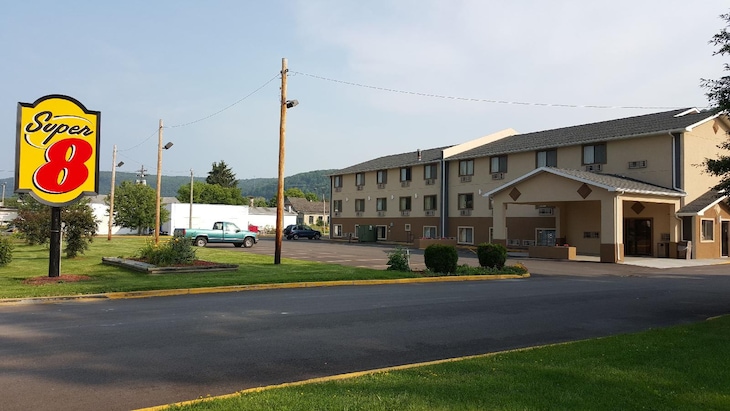 Gallery - Super 8 By Wyndham Bath Hammondsport Area