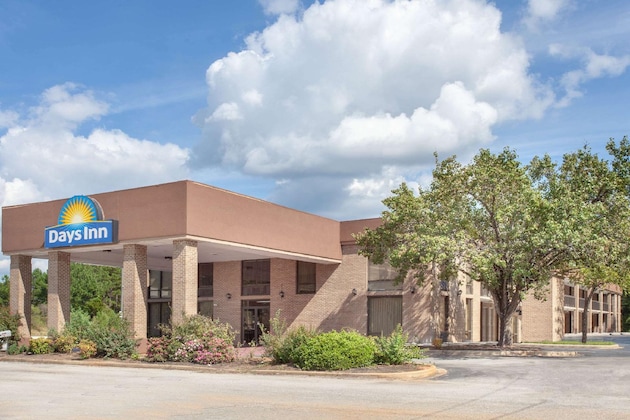 Gallery - Days Inn By Wyndham Clinton   Laurens I-26
