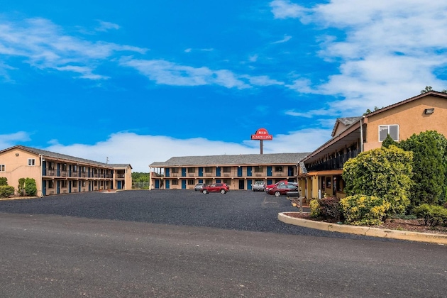 Gallery - Red Carpet Inn