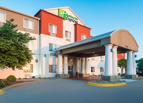 Gallery - Holiday Inn Express Hotel & Suites Burlington By Ihg