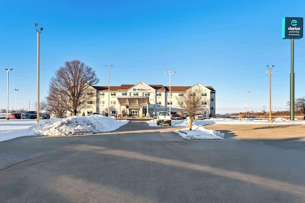 Gallery - Clarion Pointe Mattoon Near University