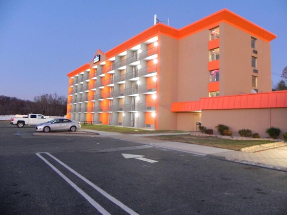Gallery - Howard Johnson By Wyndham Lexington