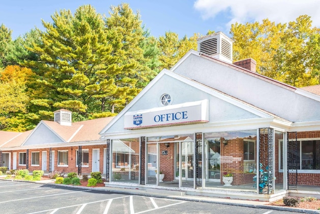 Gallery - Knights Inn Lenox