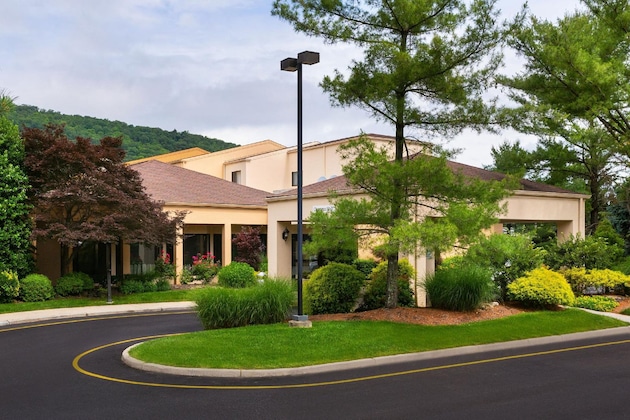 Gallery - Courtyard Mahwah
