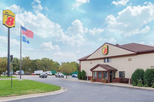 Gallery - Super 8 By Wyndham Fairmont