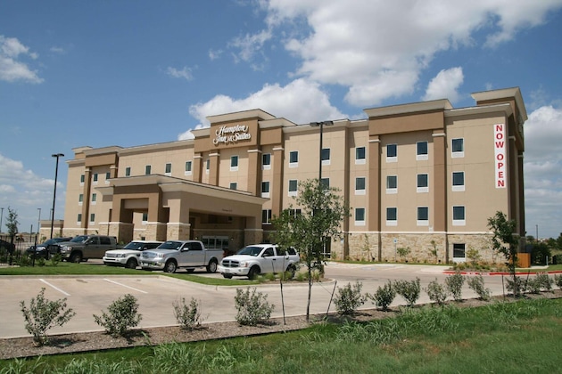 Gallery - Hampton Inn & Suites Cleburne