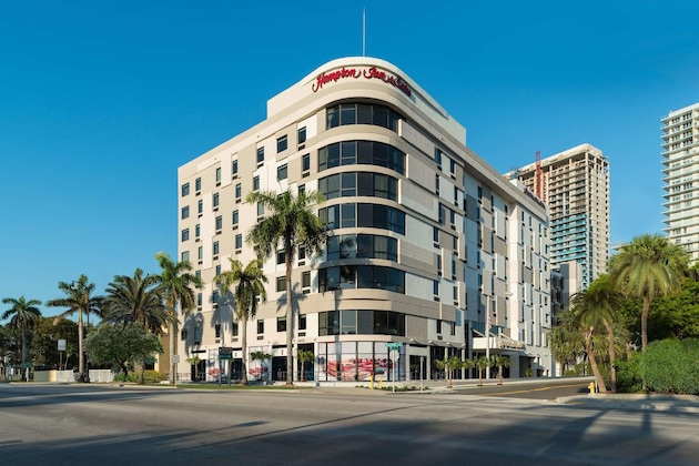 Gallery - Hampton Inn & Suites Miami Wynwood Design District