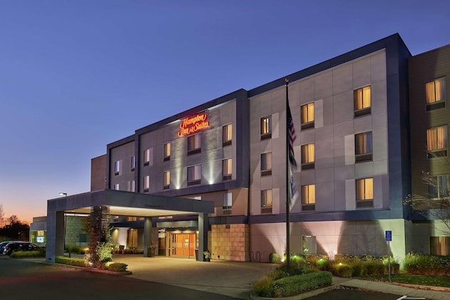 Gallery - Hampton Inn & Suites Salem