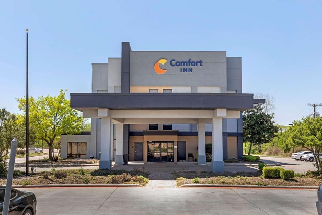 Gallery - Comfort Inn Sherman