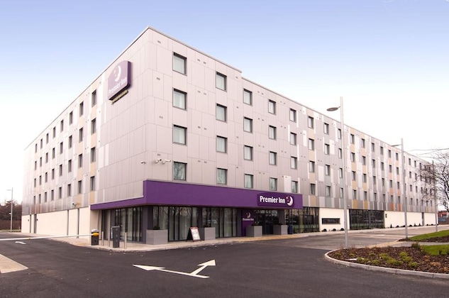 Gallery - Premier Inn Heathrow Airport Terminal 5