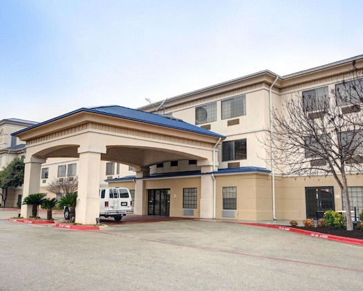 Gallery - Quality Inn & Suites Airport
